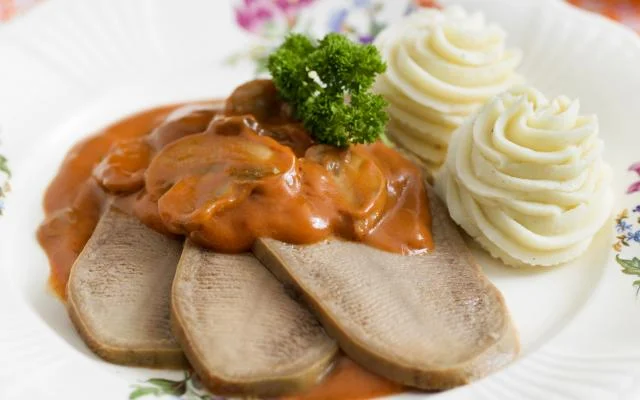 tong in madeirasaus
